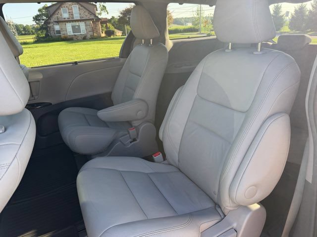 Used 2016 Toyota Sienna XLE Premium AWD/4WD image 22