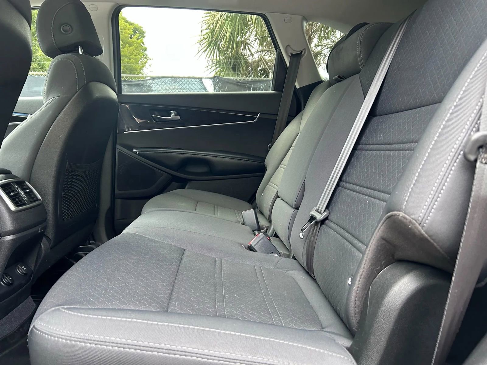 Used 2017 Kia Sorento LX w/ LX Convenience Package image 17