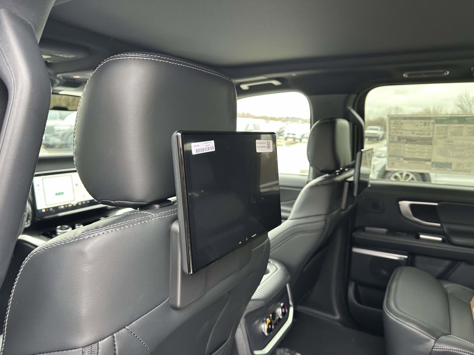 New 2026 Ford Expedition Platinum image 9