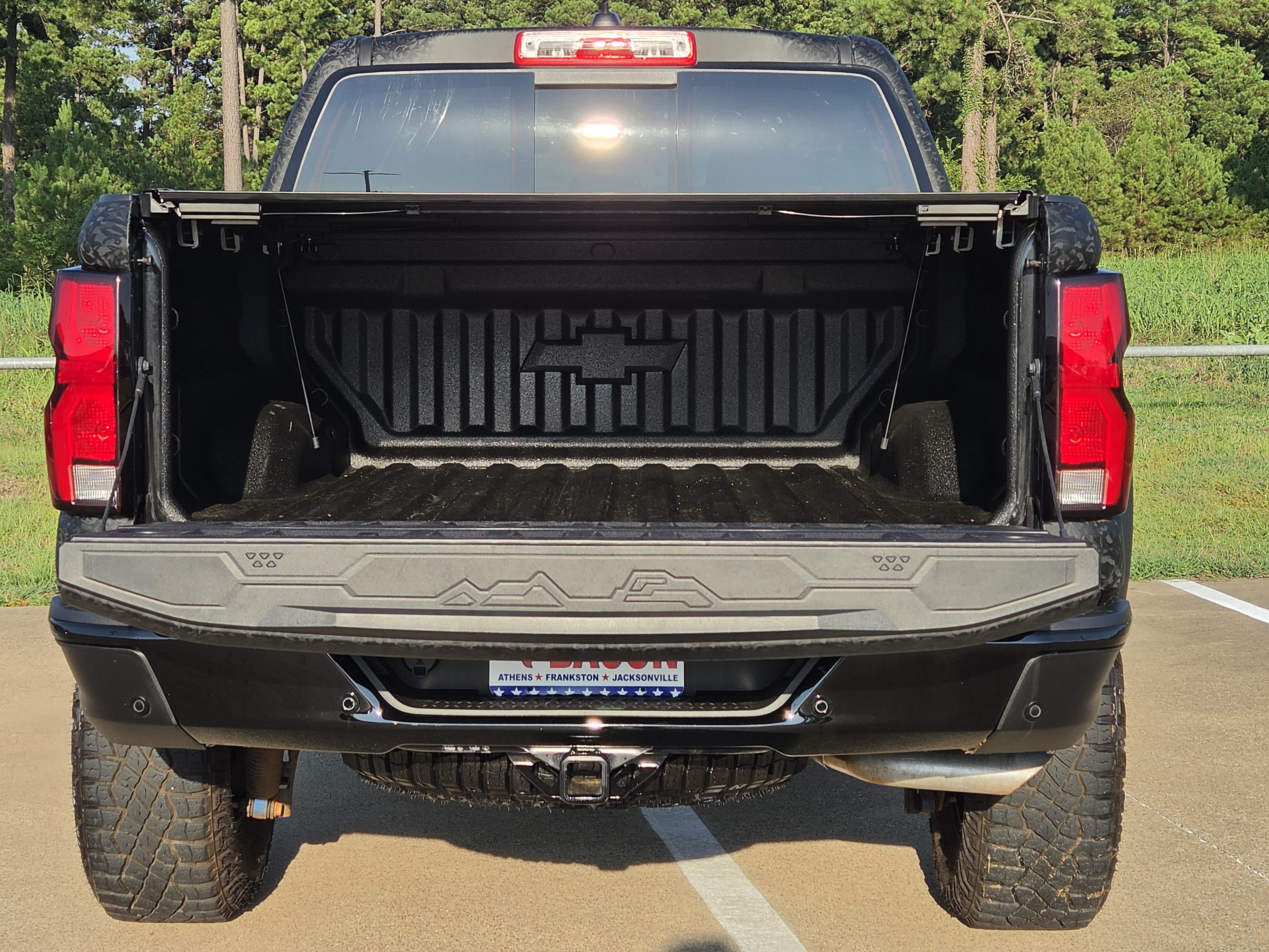 Used 2026 Chevrolet Colorado ZR2 w/ Technology Package AWD/4WD image 8
