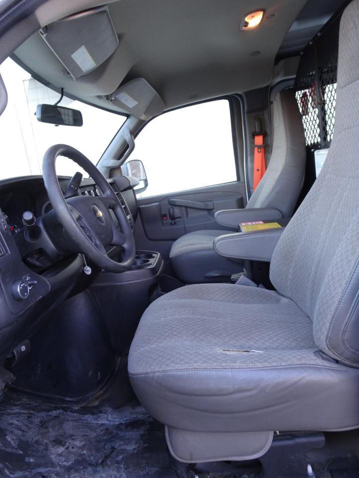 Used 2018 Chevrolet Express 2500 w/ Driver Convenience Package image 13