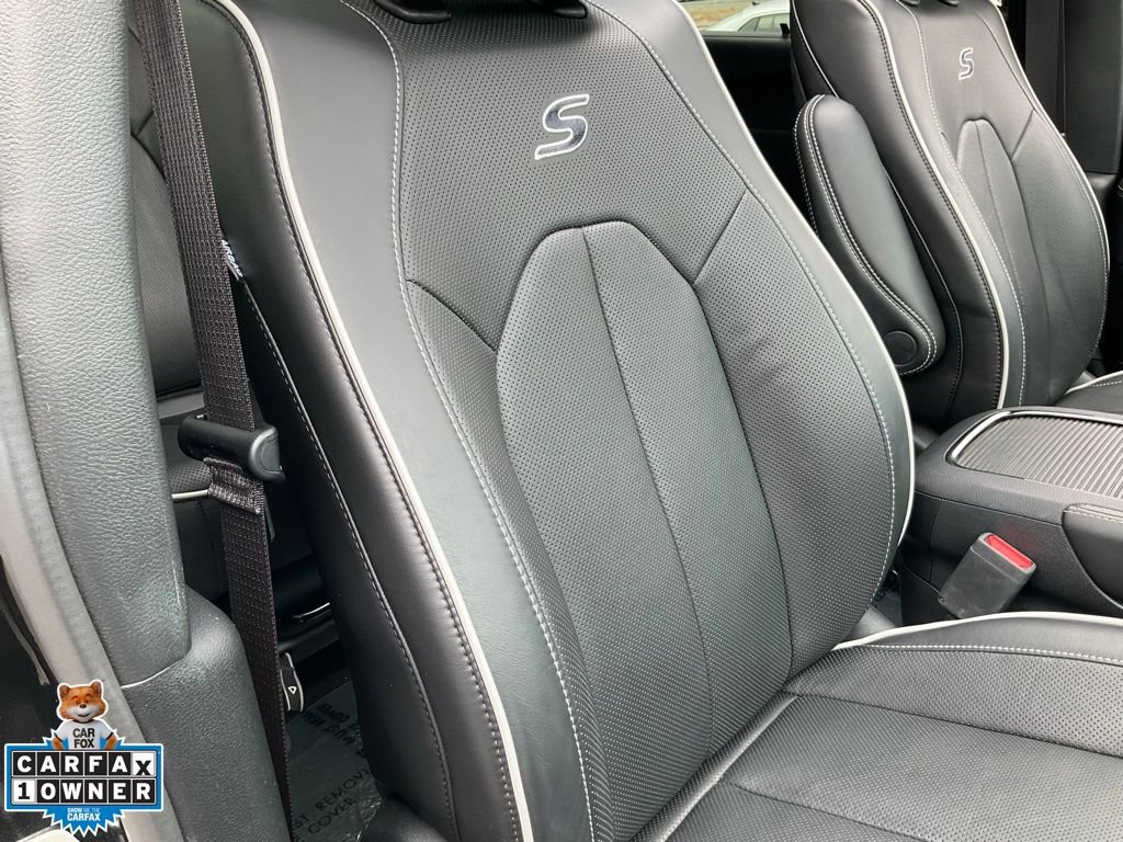 Used 2023 Chrysler Pacifica Limited w/ Uconnect Theater Family Group FWD image 71