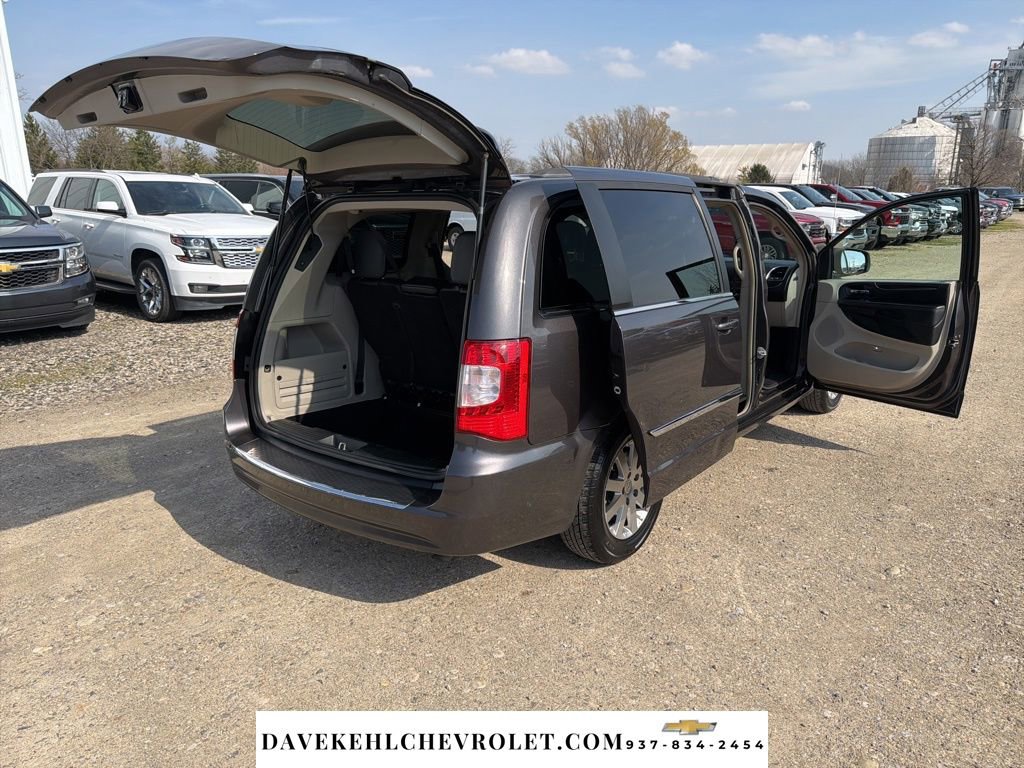 Used 2015 Chrysler Town & Country Touring image 29