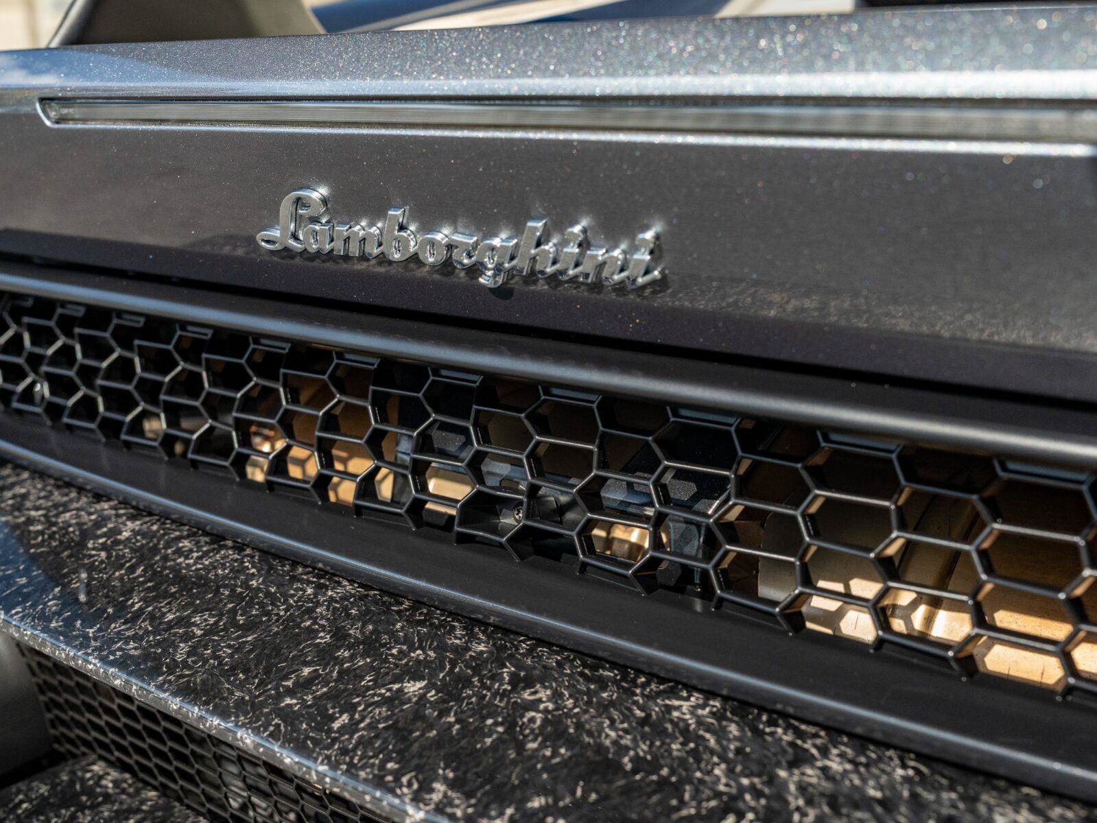 Used 2018 Lamborghini Huracan Performante AWD/4WD image 39