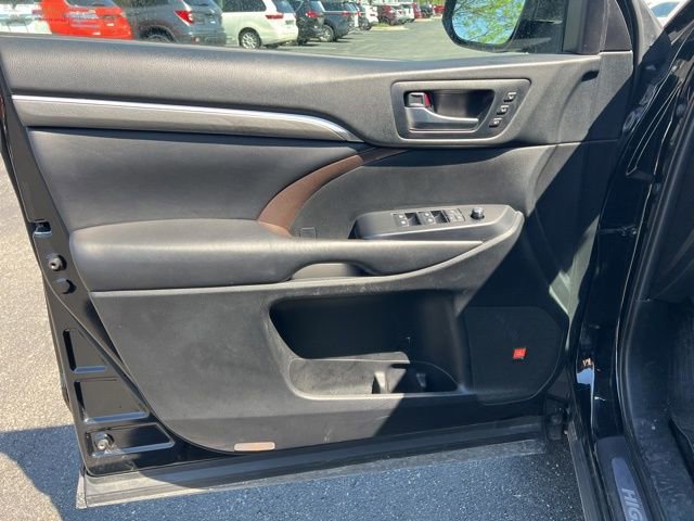 Used 2019 Toyota Highlander Limited image 27