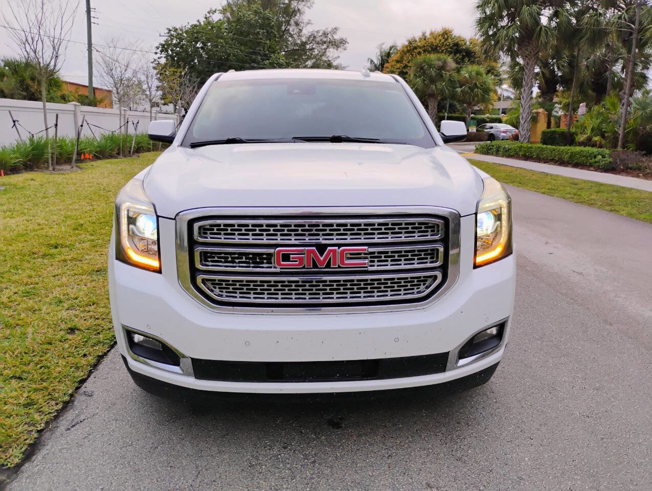 Used 2016 GMC Yukon SLT AWD/4WD image 2