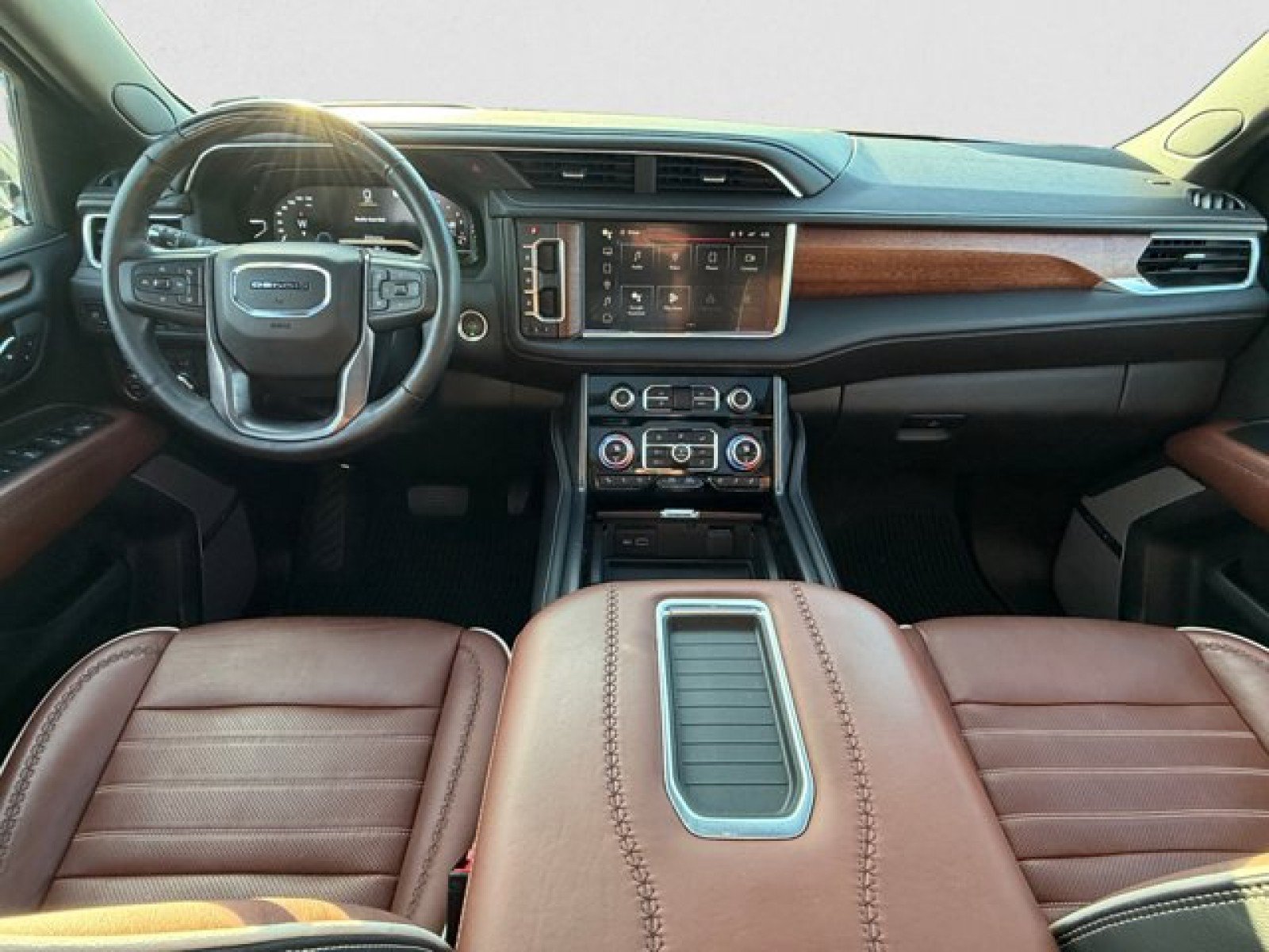 Used 2023 GMC Yukon XL Denali Ultimate AWD/4WD image 13