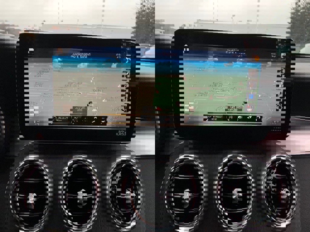 Used 2022 Mercedes-Benz GLC 300 4MATIC w/ Driver Assistance Package image 26