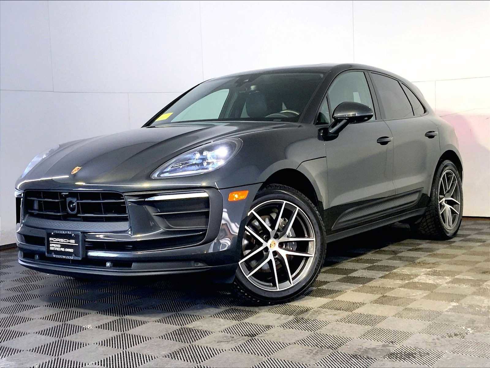 Certified 2024 Porsche Macan image 1