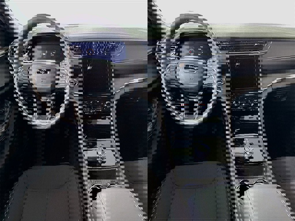 Used 2024 Jeep Grand Cherokee L Laredo w/ Luxury Tech Group I image 2