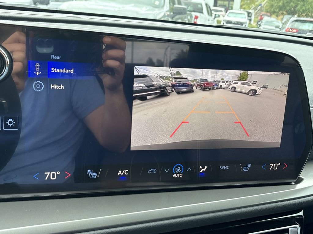 New 2026 Chevrolet Traverse LT image 17