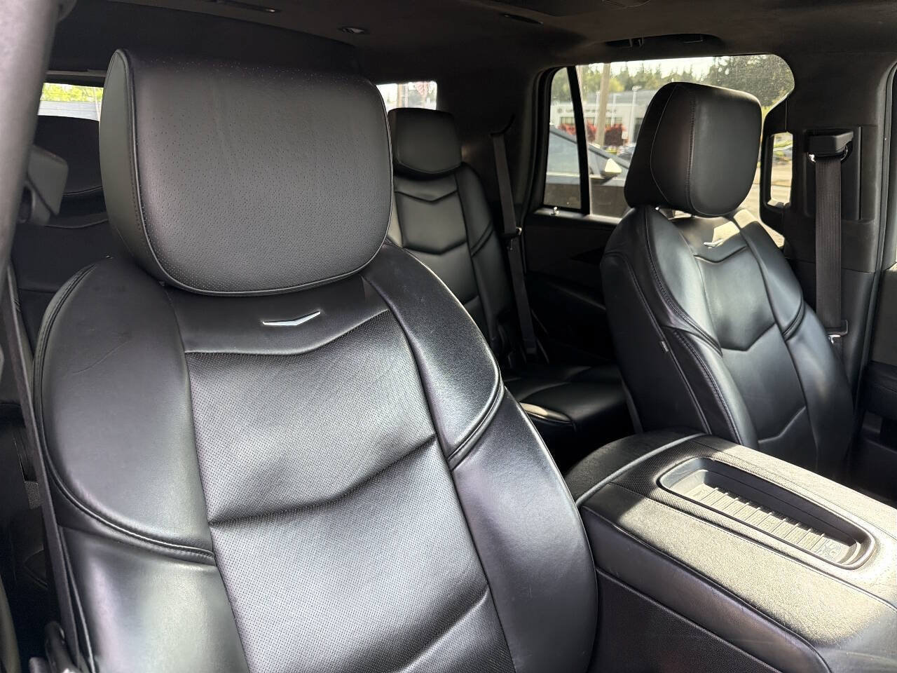 Used 2018 Cadillac Escalade Platinum AWD/4WD image 16