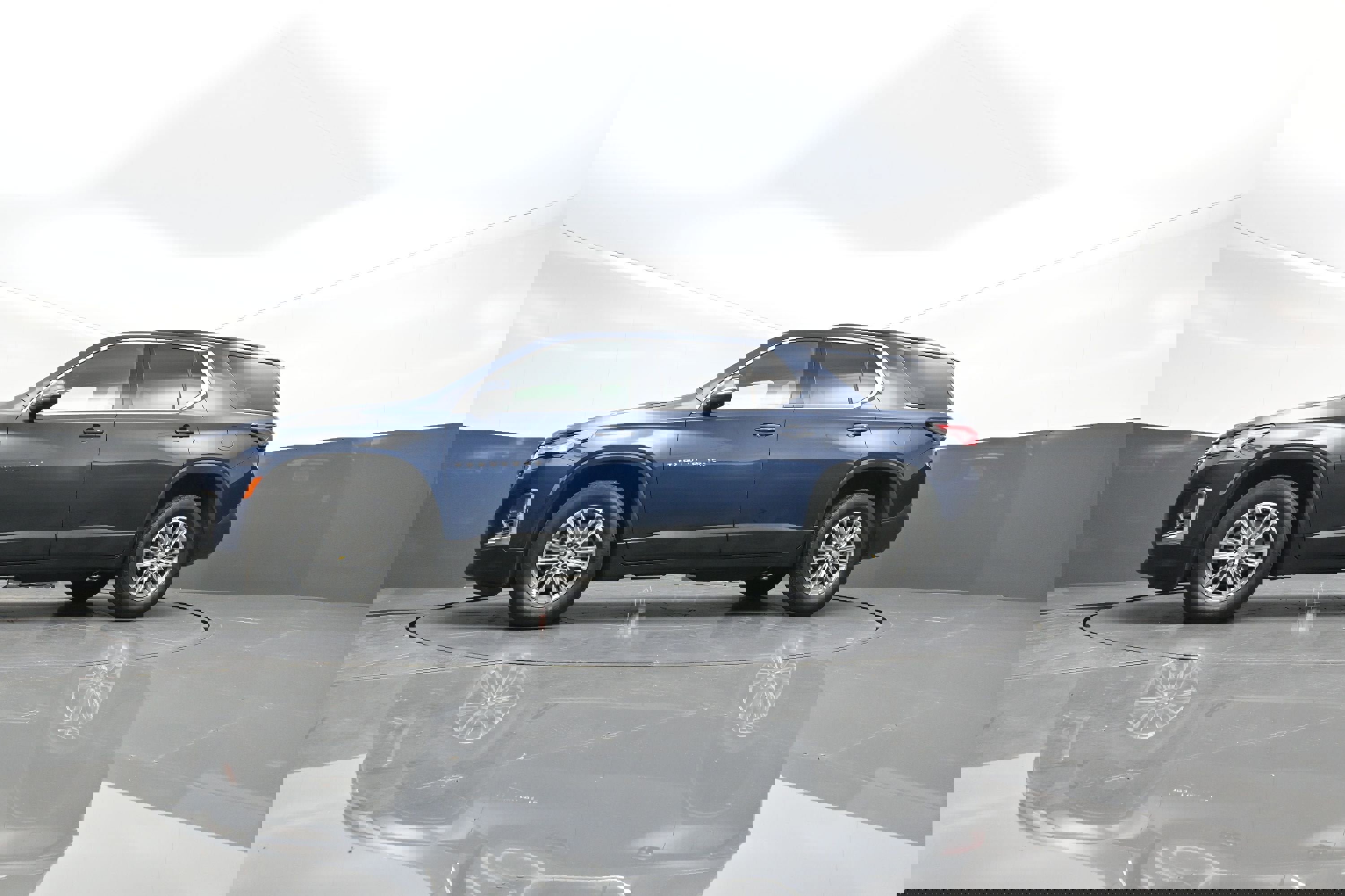 Used 2023 Chevrolet Traverse LT image 44