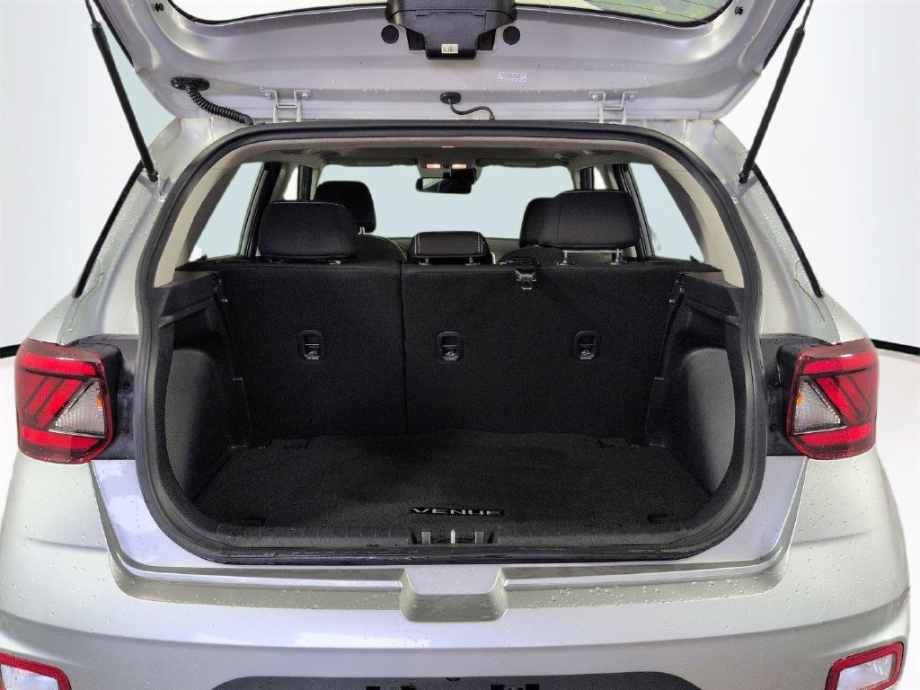 Used 2024 Hyundai Venue SEL FWD image 16
