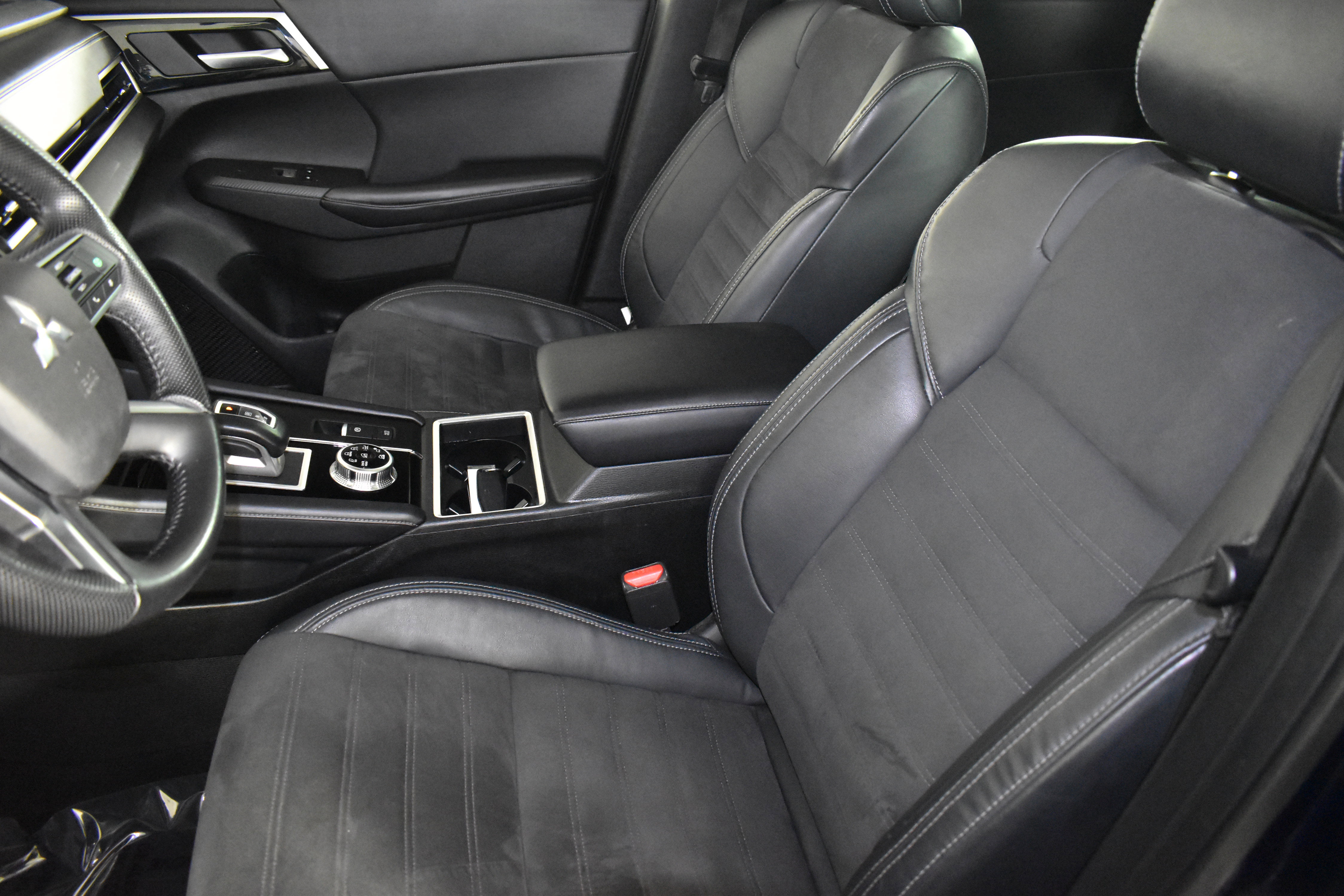 Used 2023 Mitsubishi Outlander SE image 38