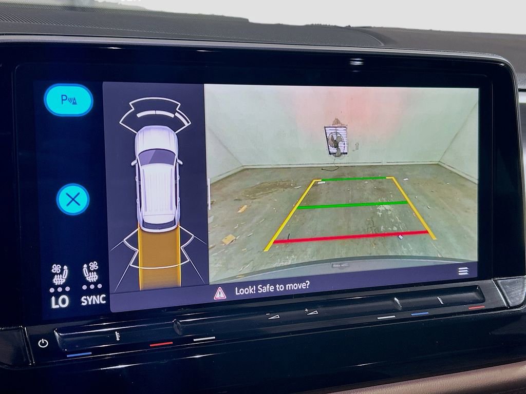 Used 2025 Volkswagen Atlas Cross Sport SE FWD image 11