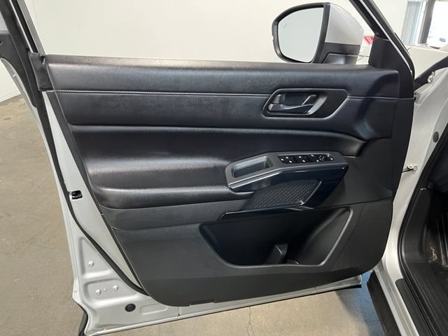 Used 2024 Nissan Pathfinder SV FWD image 24