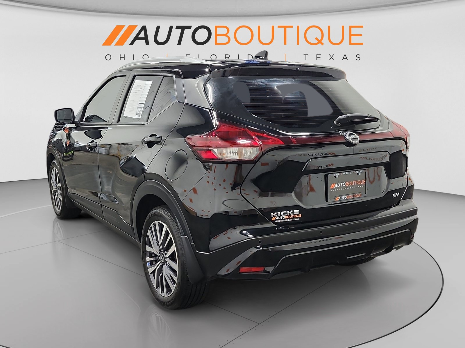 Used 2024 Nissan Kicks SV FWD image 3