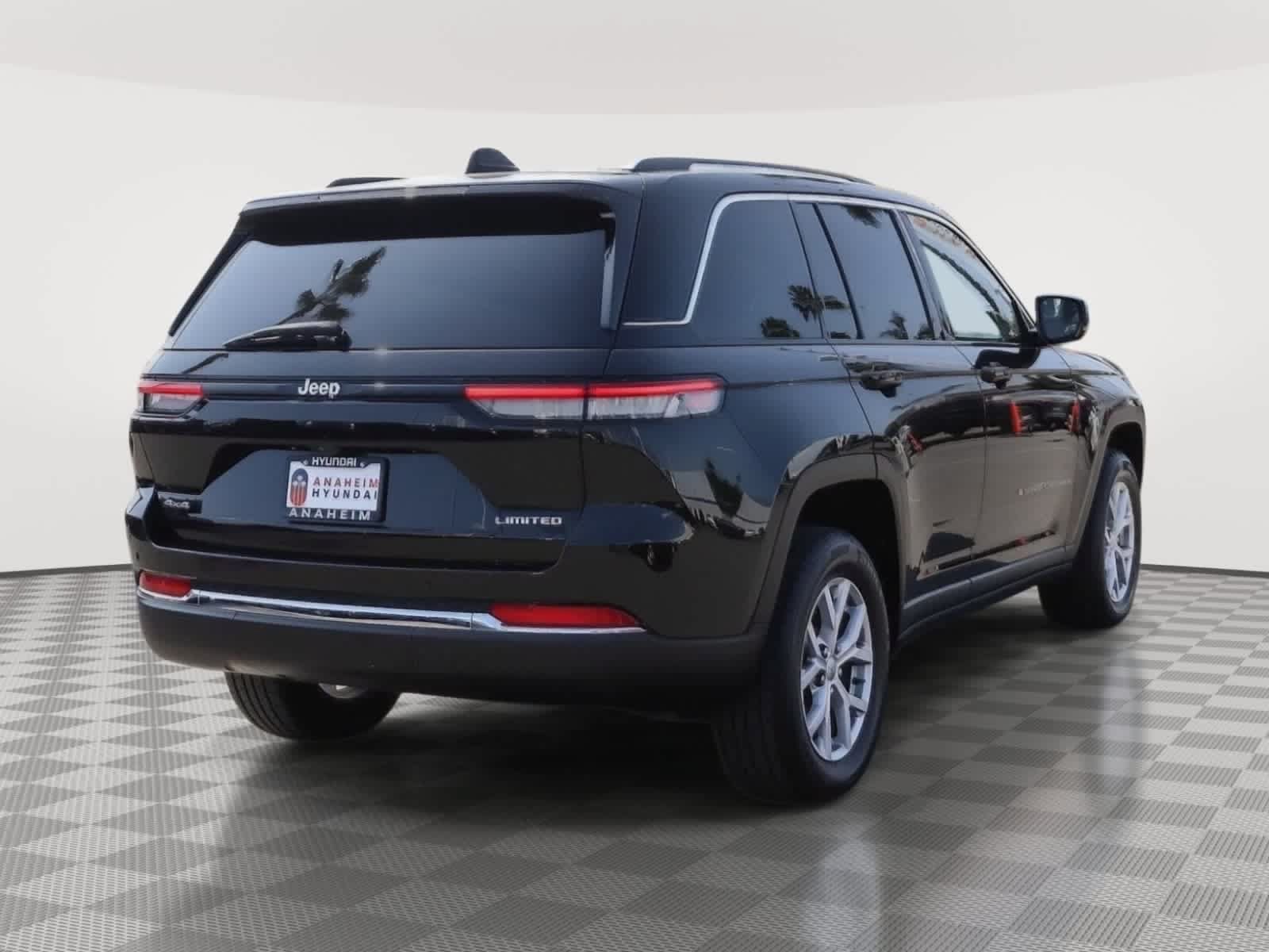 Used 2022 Jeep Grand Cherokee Limited AWD/4WD image 7