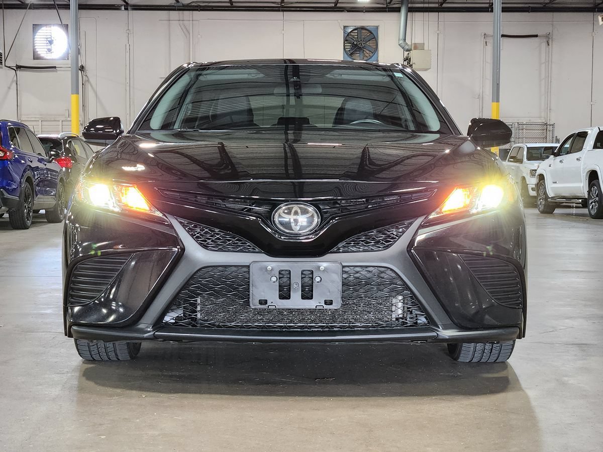 Used 2020 Toyota Camry SE FWD image 3