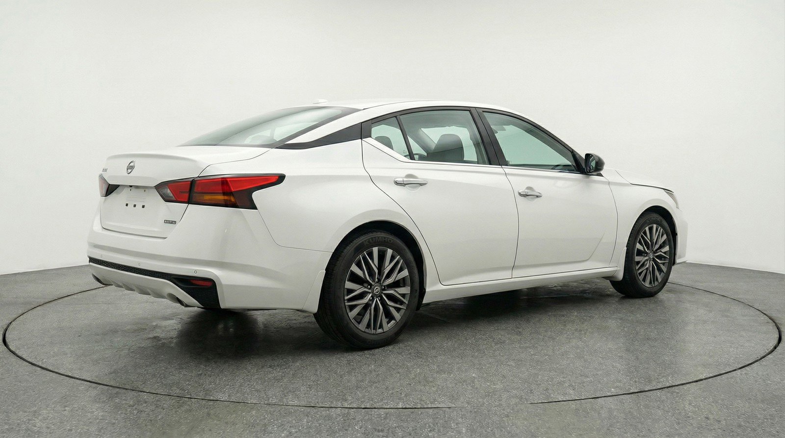 Used 2025 Nissan Altima 2.5 SV image 9