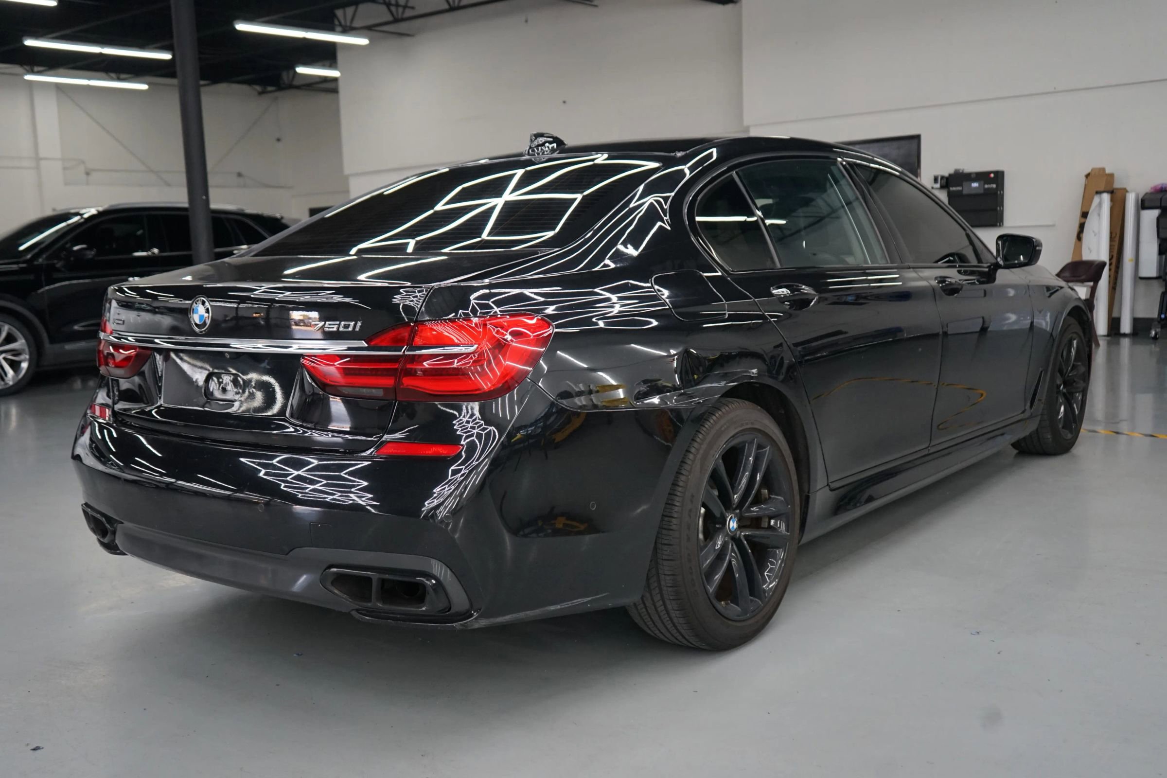 Used 2016 BMW 750i xDrive image 3