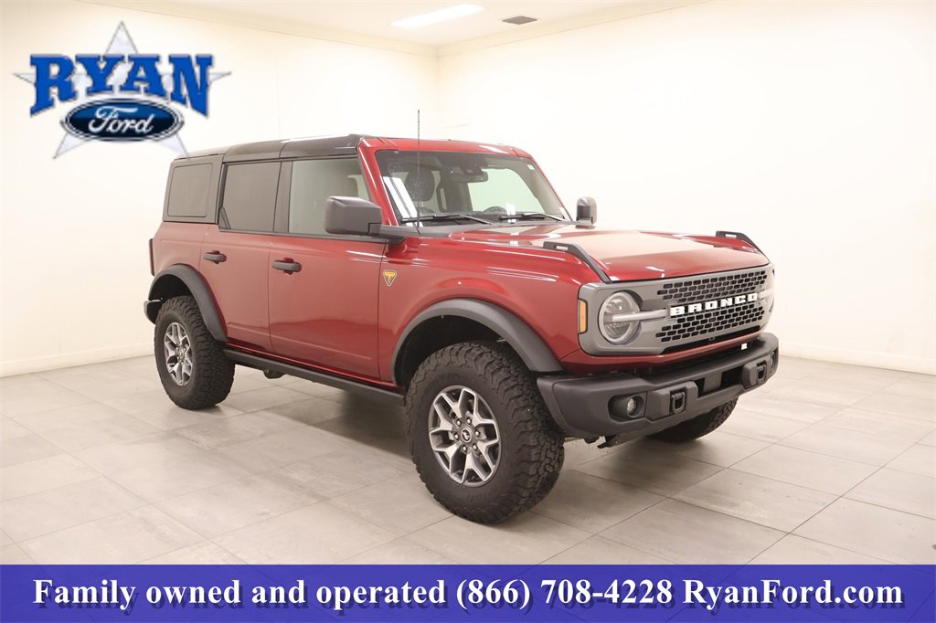 Used 2025 Ford Bronco Badlands image 2