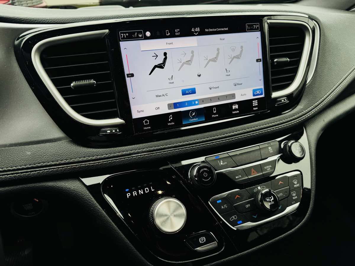 Used 2022 Chrysler Pacifica Touring-L w/ S Appearance Package FWD image 19