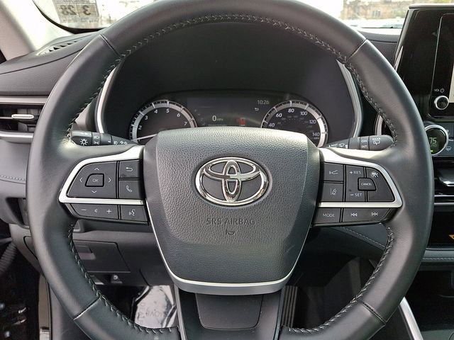 Used 2023 Toyota Highlander XLE image 21