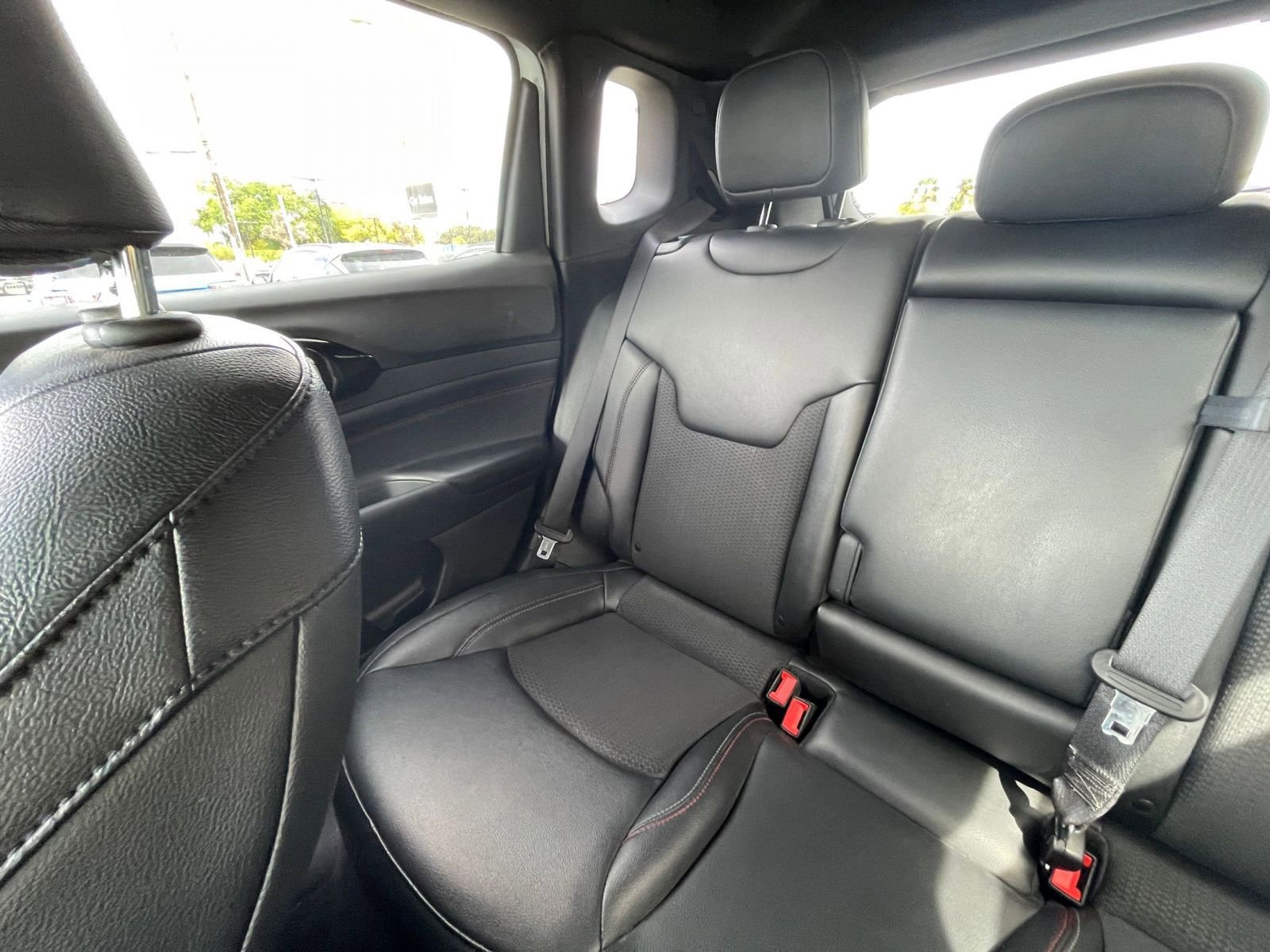 Used 2025 Jeep Compass Trailhawk AWD/4WD image 38