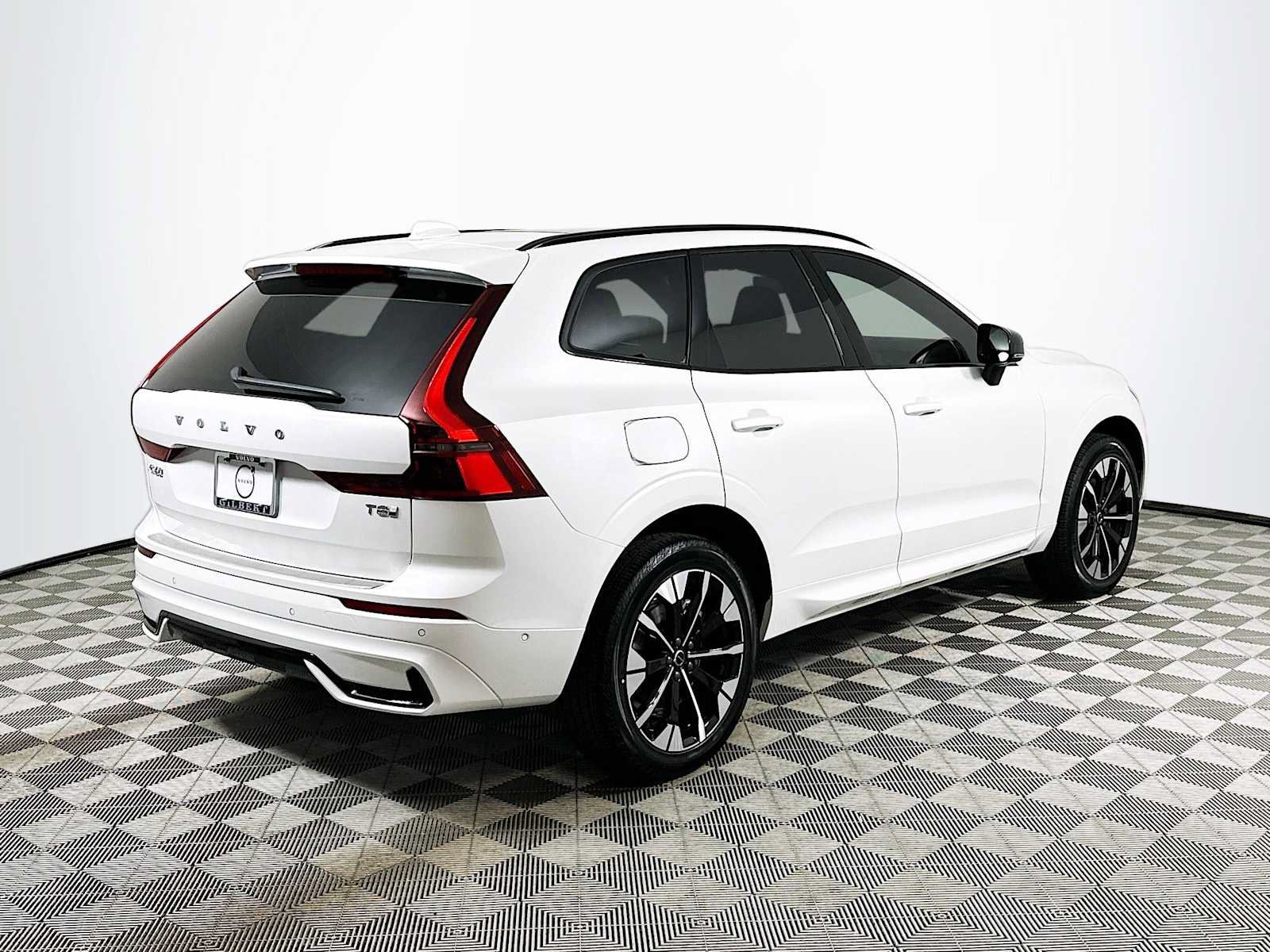New 2026 Volvo XC60 T8 Plus w/ Climate Package PRO AWD/4WD image 7