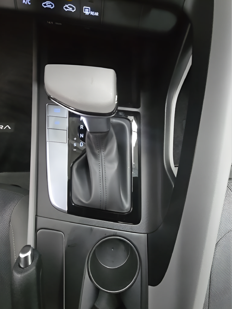 Certified 2026 Hyundai Elantra SE FWD image 35