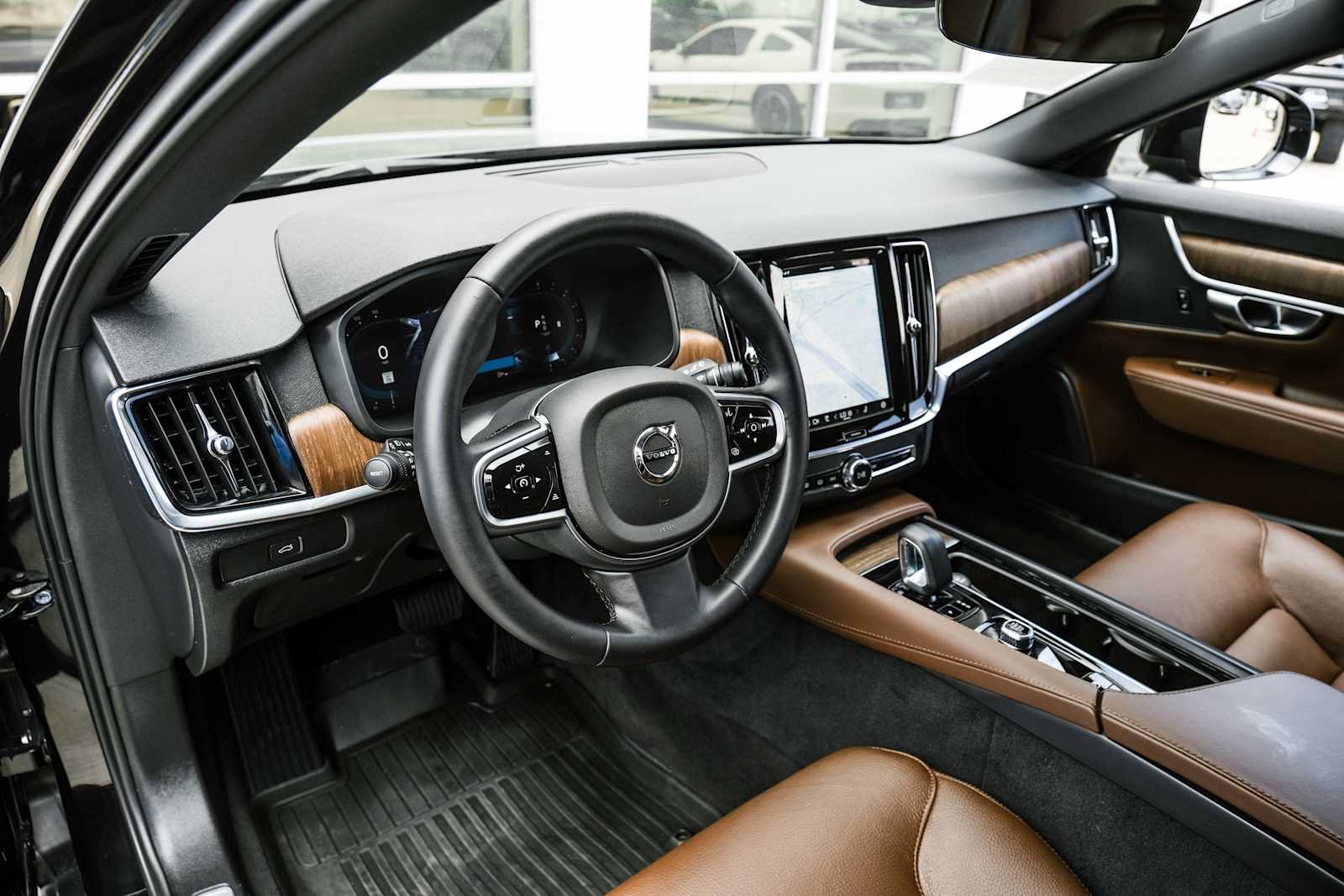 Used 2025 Volvo V90 B6 Cross Country Plus w/ Protection Package Premier AWD/4WD image 3