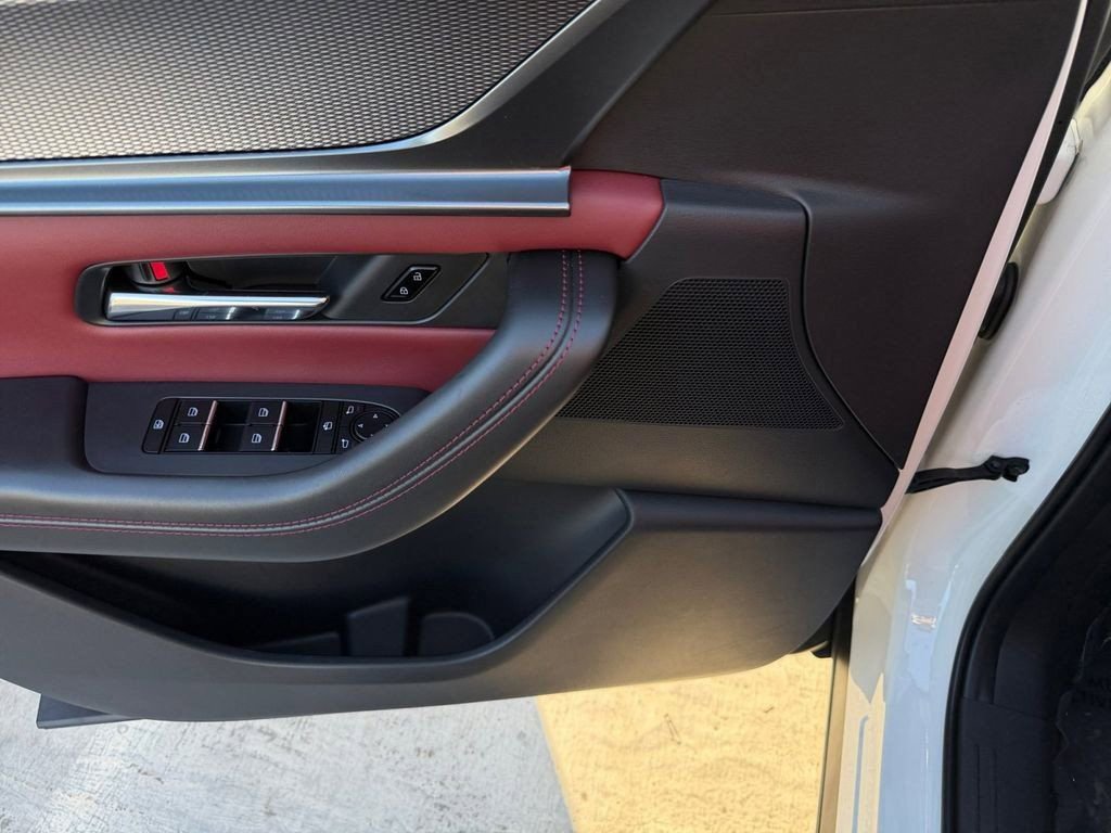 Used 2025 MAZDA CX-70 Plug-In Hybrid w/ Premium Plus image 13