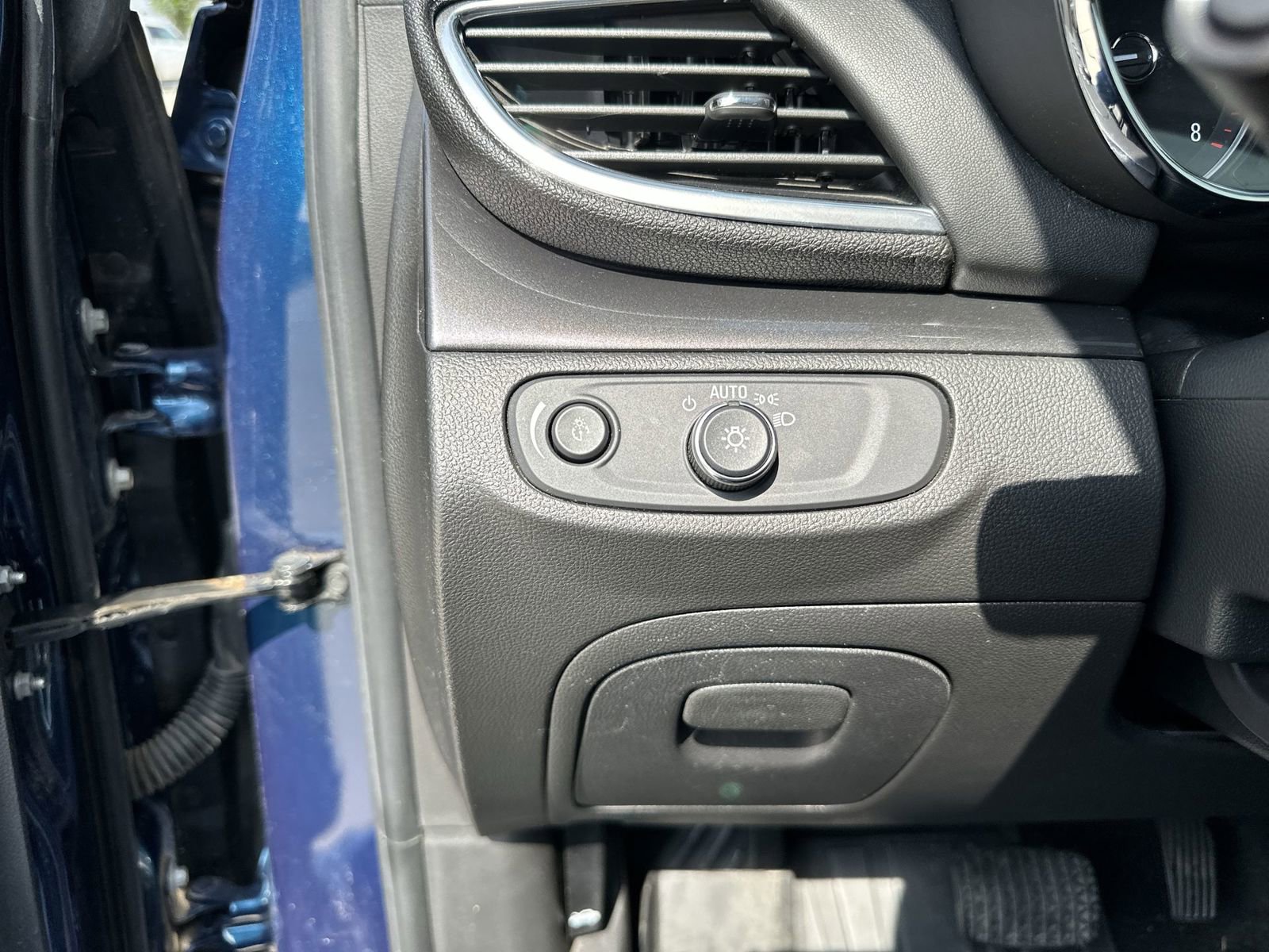 Used 2019 Buick Encore Preferred AWD/4WD image 17