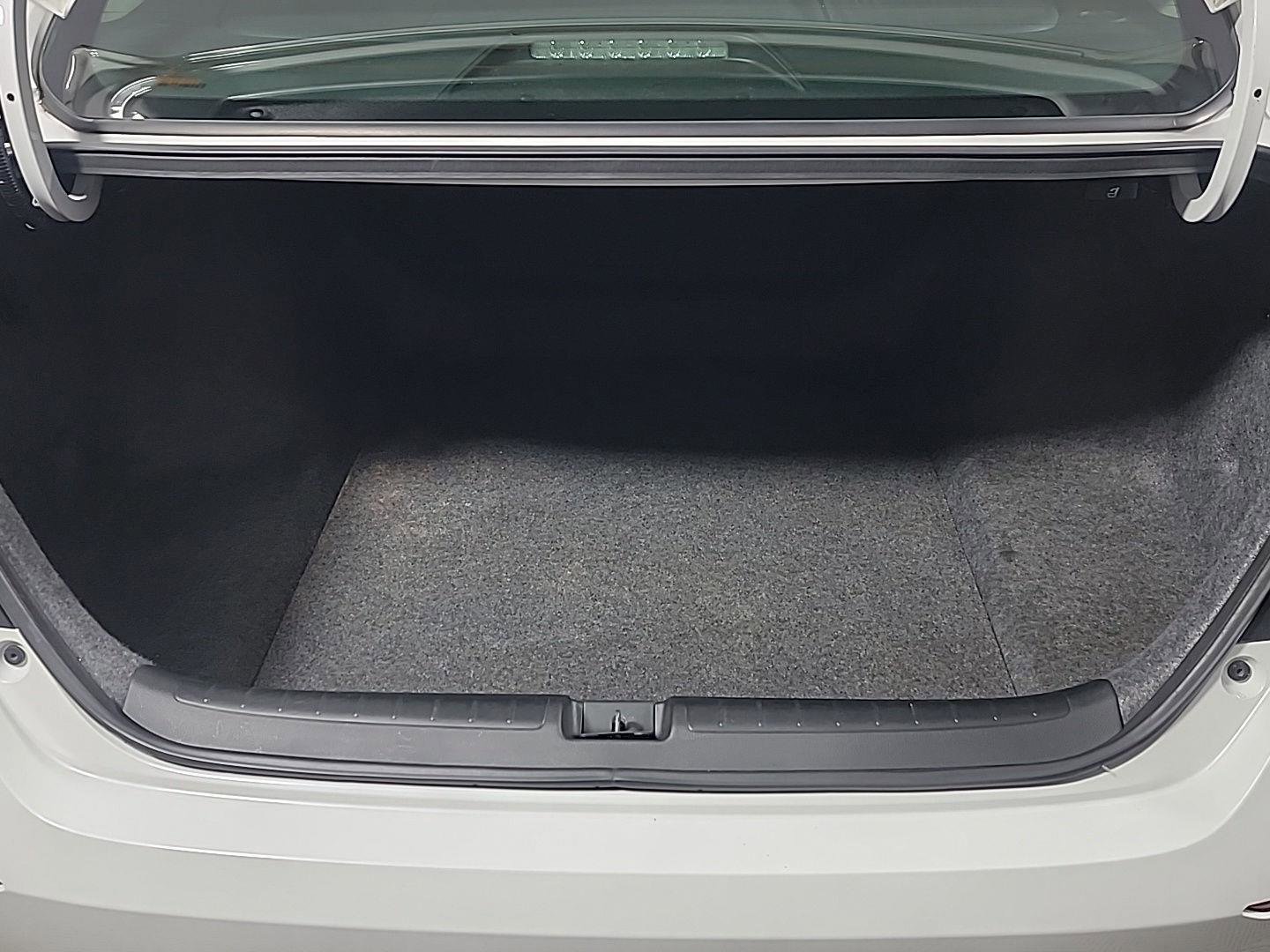 Certified 2018 Honda Accord LX image 9