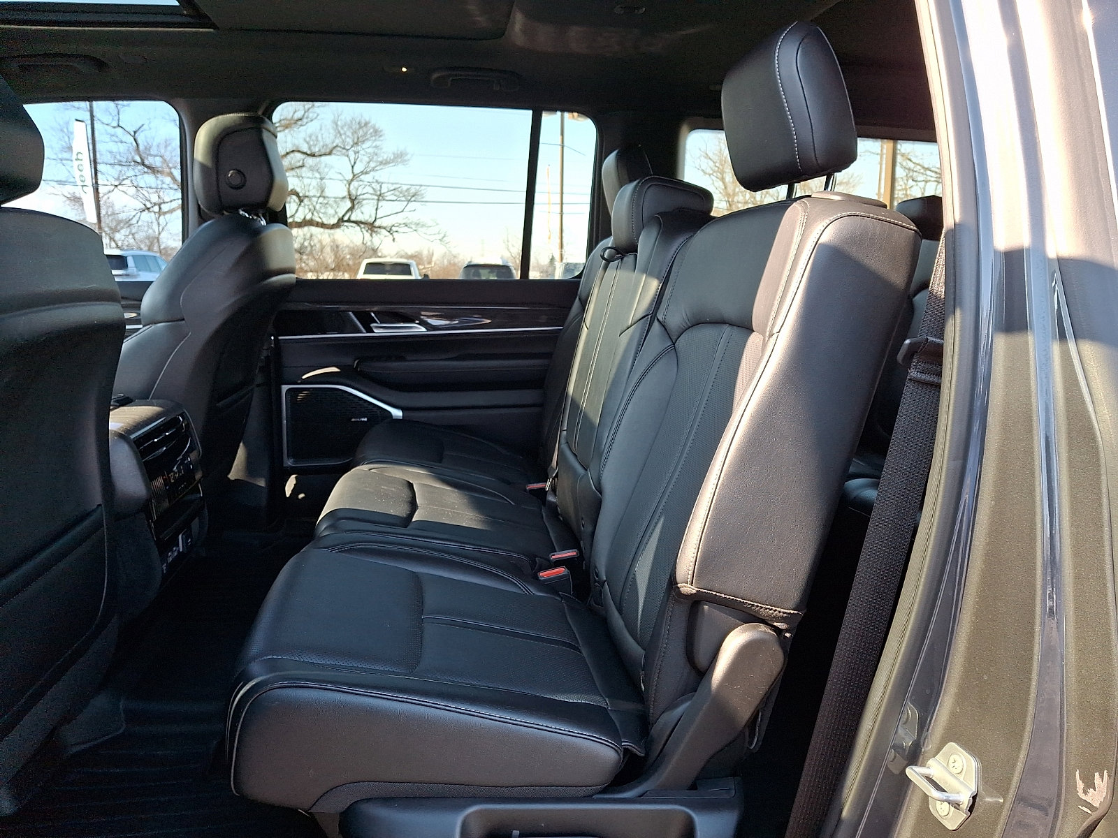 Certified 2022 Jeep Wagoneer Series II w/ Premium Group I image 10