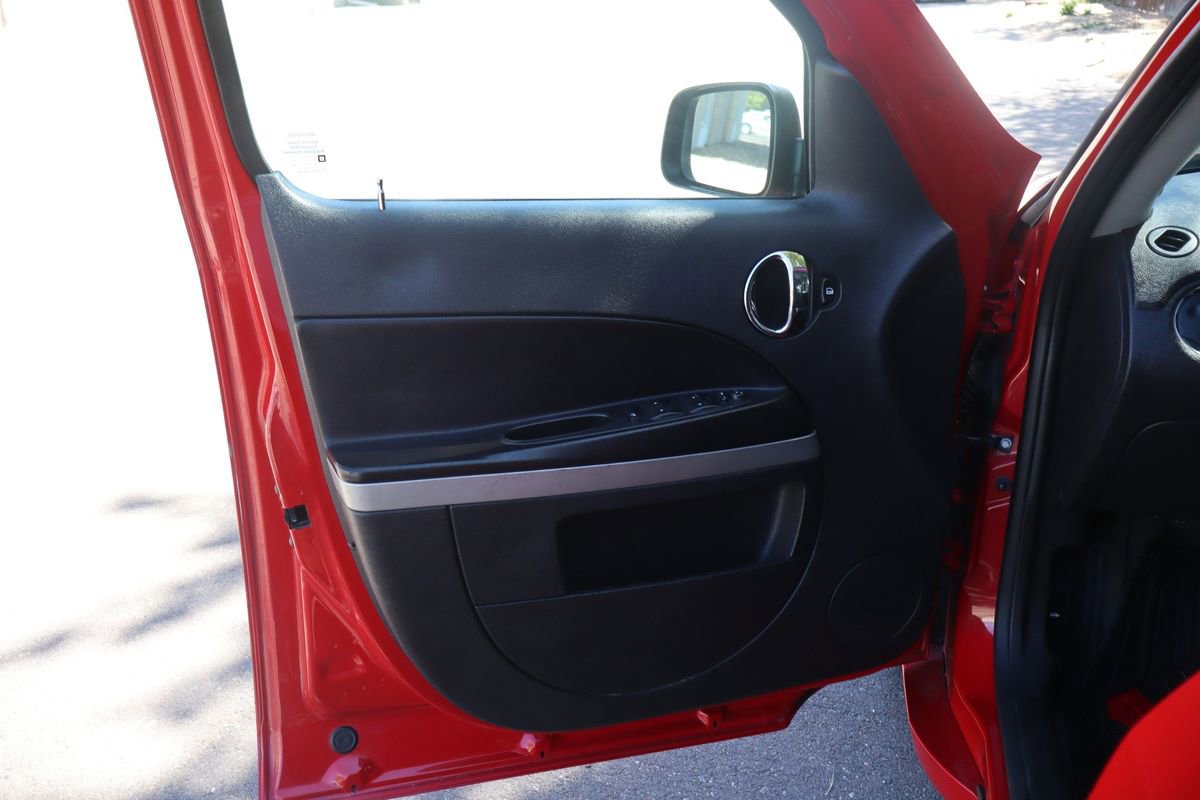 Used 2011 Chevrolet HHR LS image 23