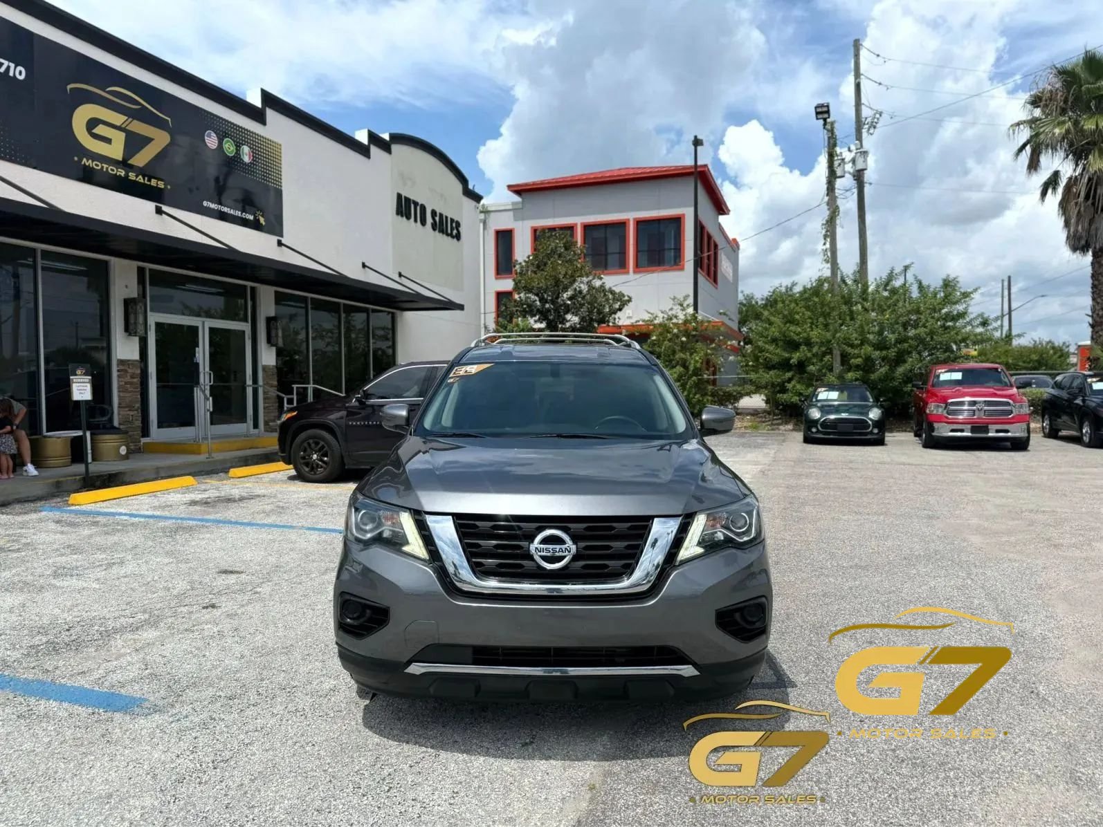Used 2019 Nissan Pathfinder S FWD image 2