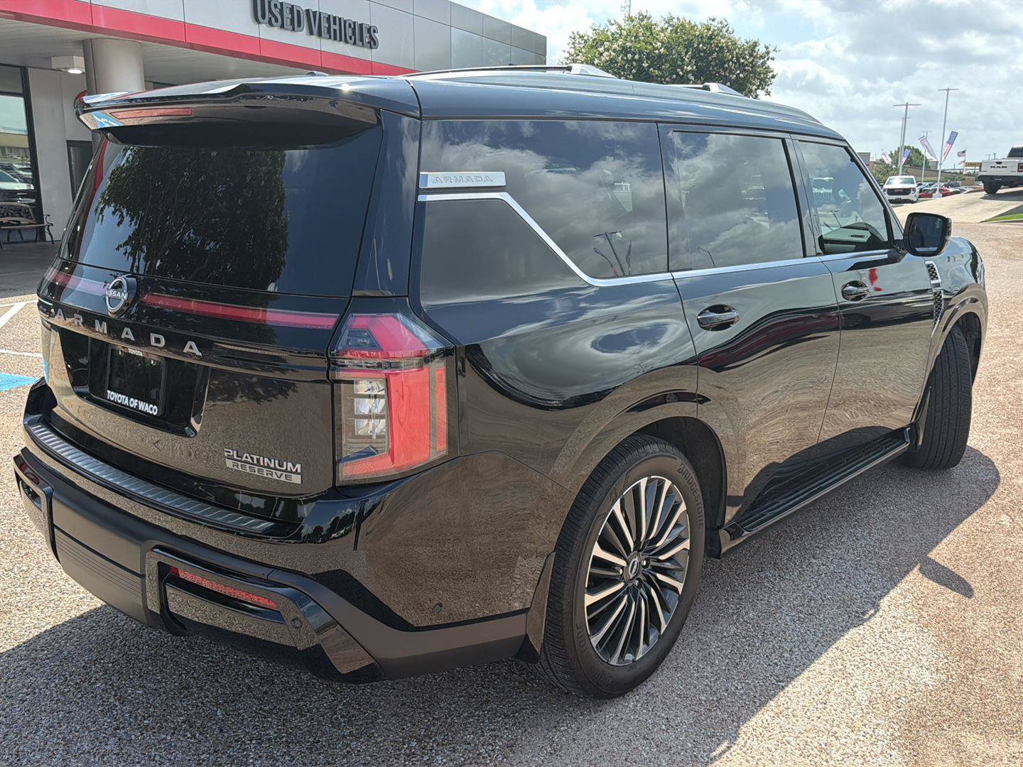 Used 2025 Nissan Armada Platinum Reserve AWD/4WD image 3