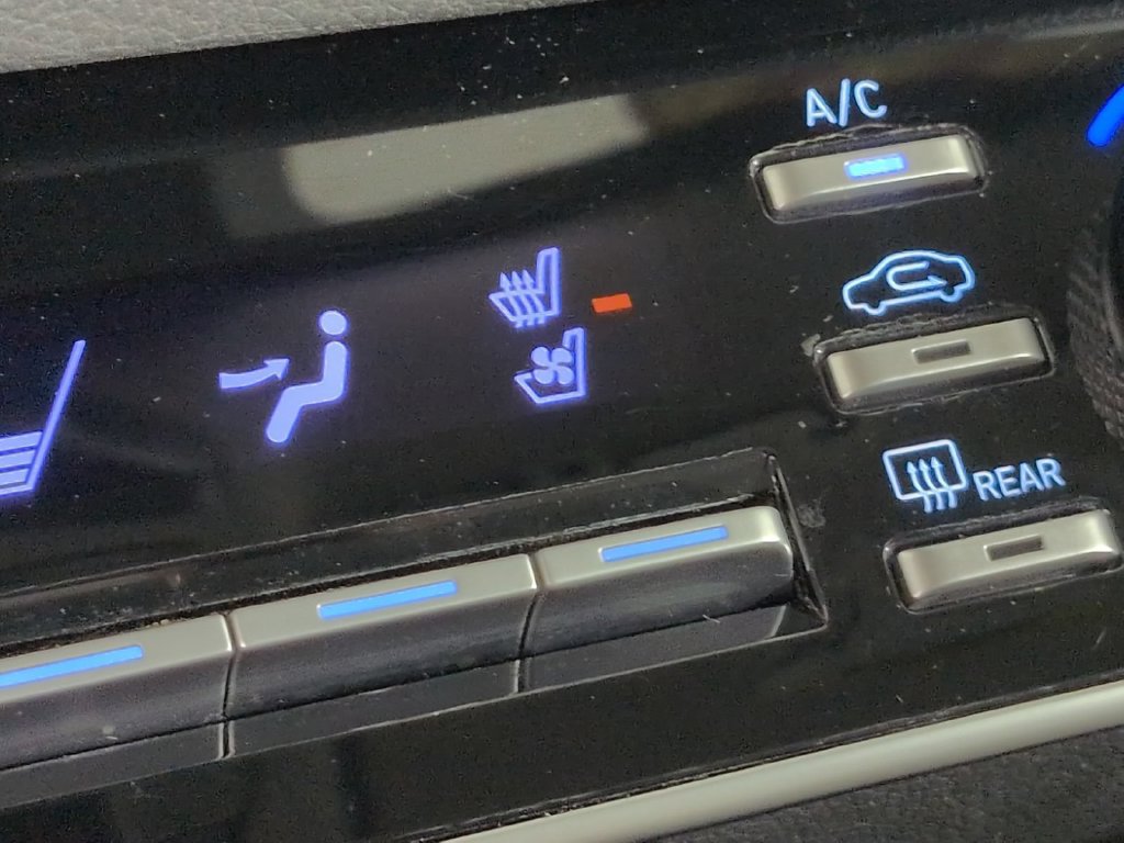 Used 2023 Hyundai Sonata Limited w/ Preferred Accessory Package FWD image 35
