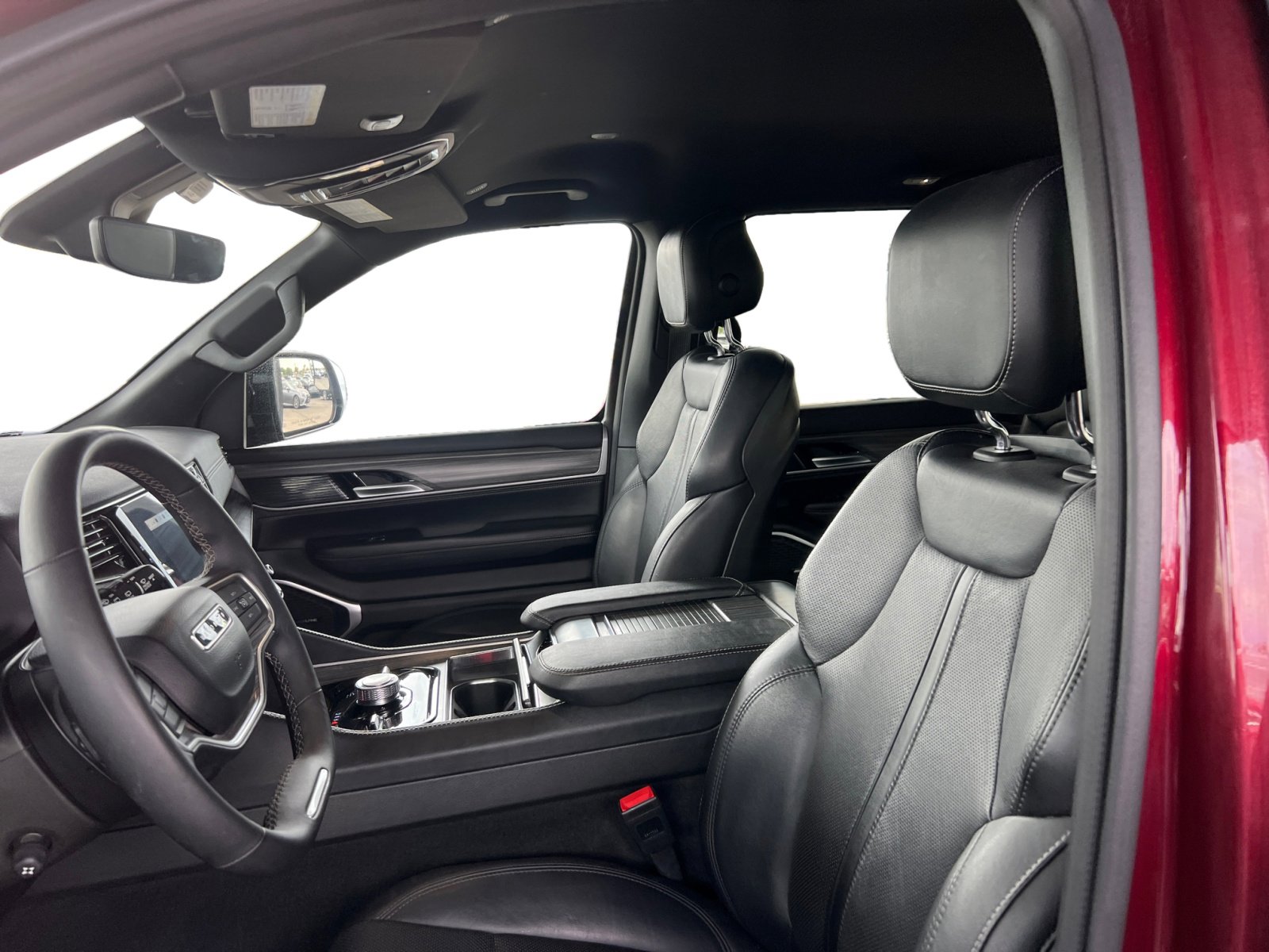 Used 2024 Jeep Wagoneer Series III image 10