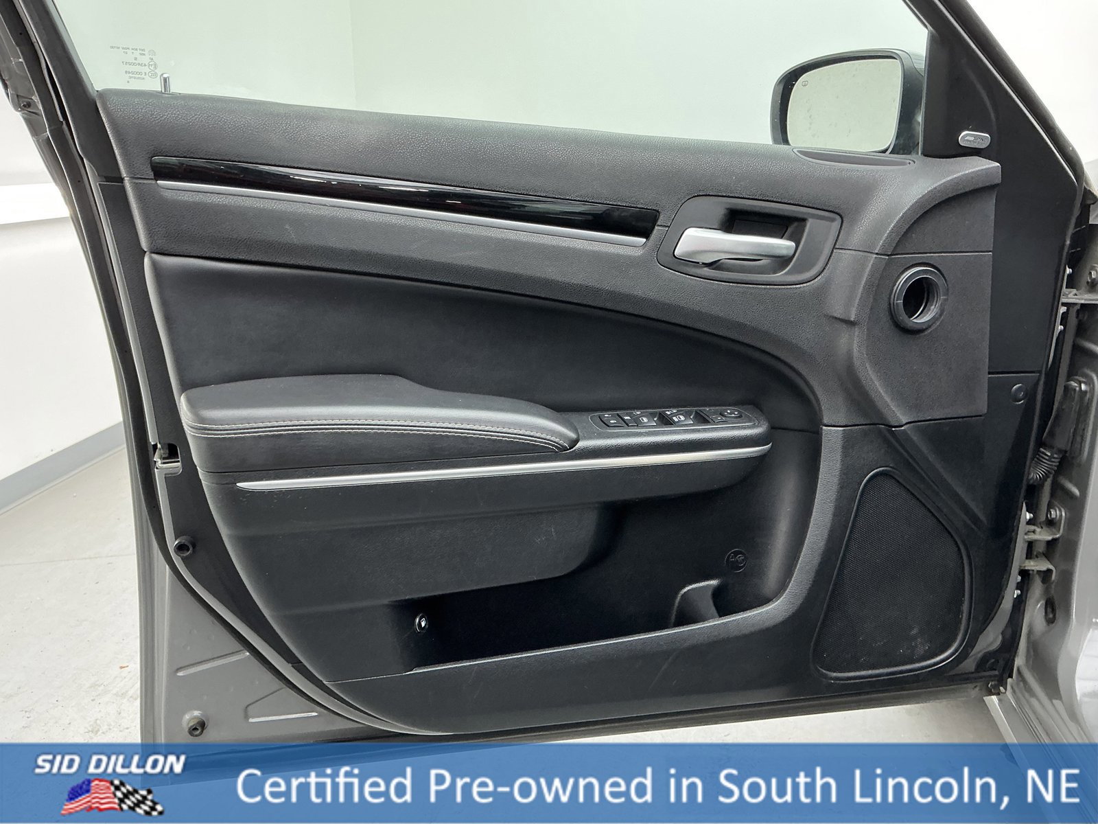 Used 2018 Chrysler 300 S image 15