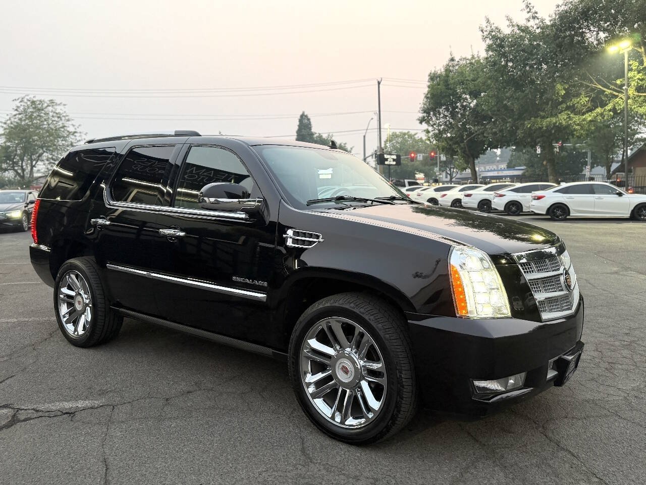 Used 2014 Cadillac Escalade Platinum AWD/4WD image 4