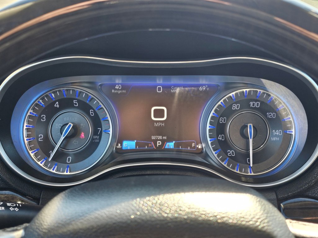 Used 2016 Chrysler 300 C image 4