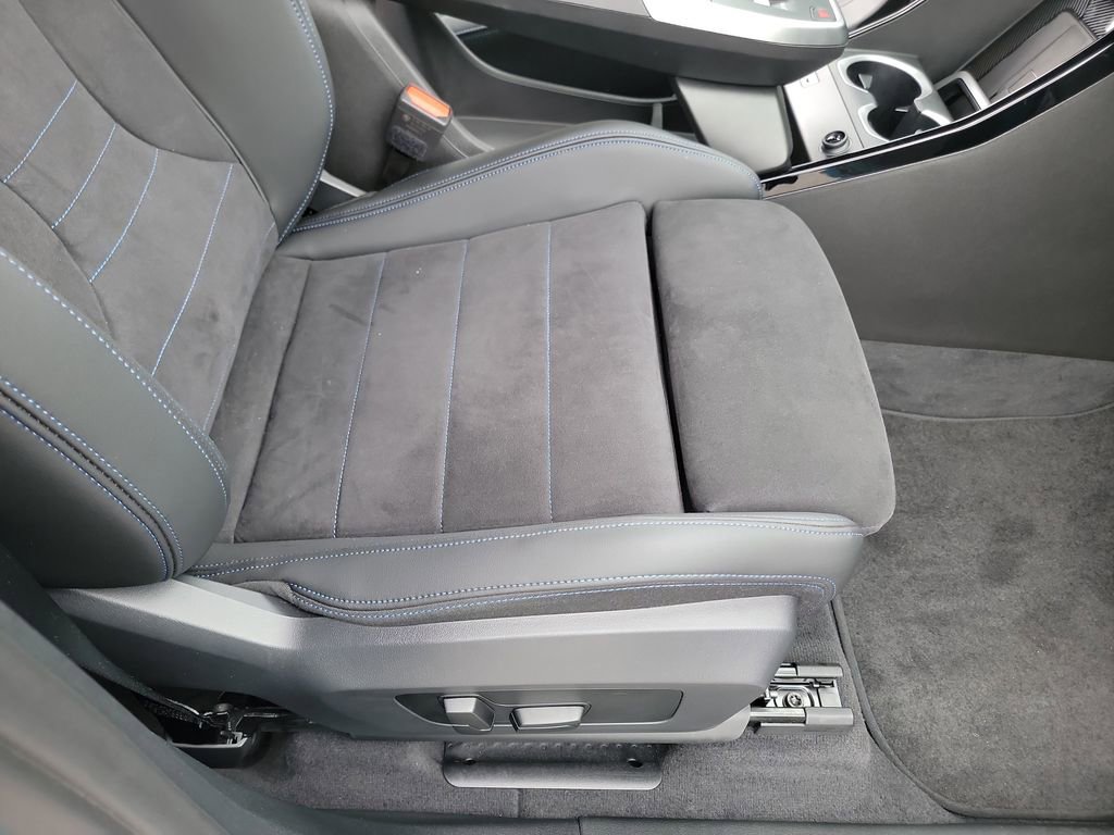 Certified 2025 BMW X1 xDrive28i w/ M Sport Package image 12