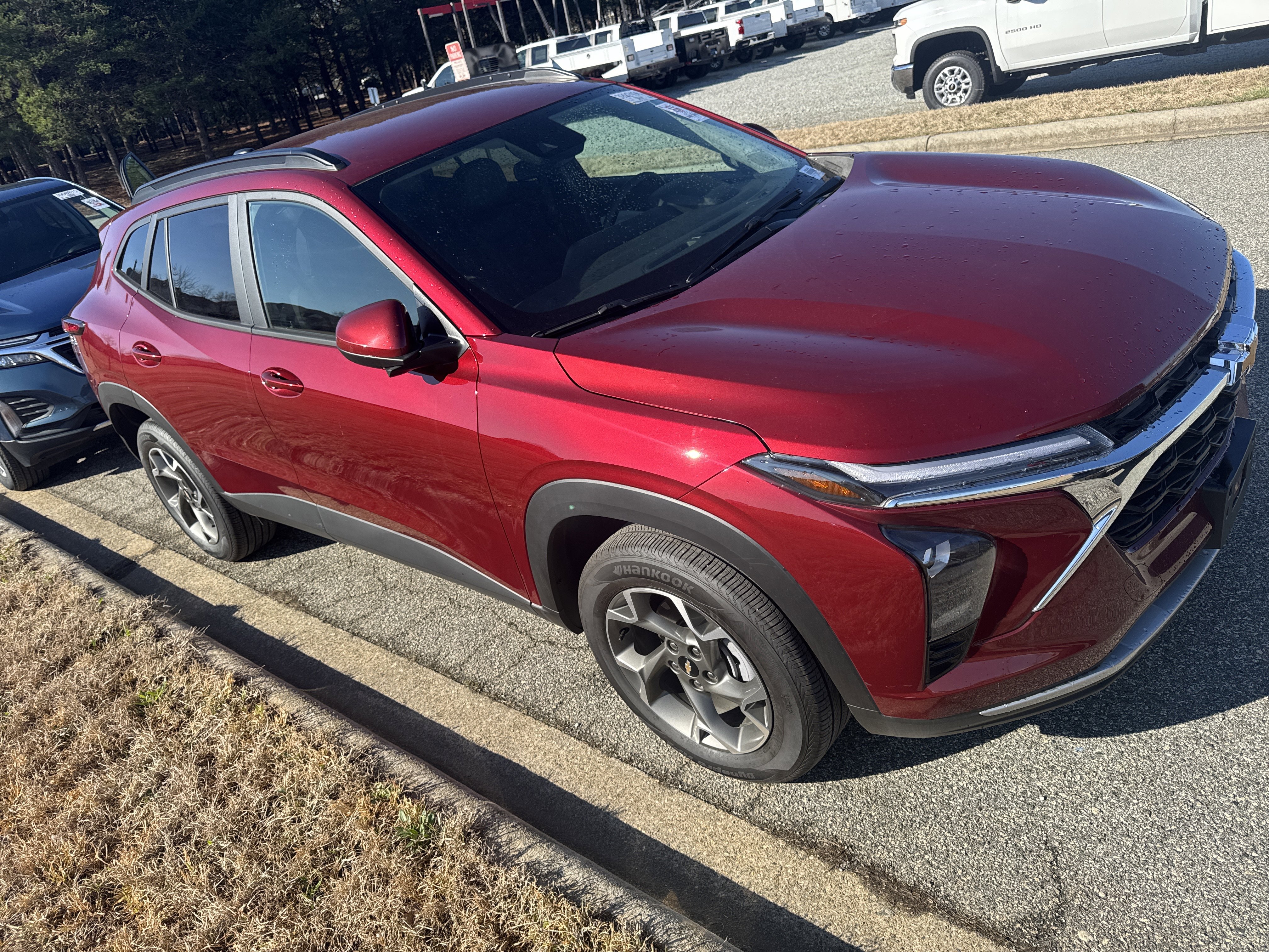 Used 2025 Chevrolet Trax LT w/ LT Convenience Package image 2