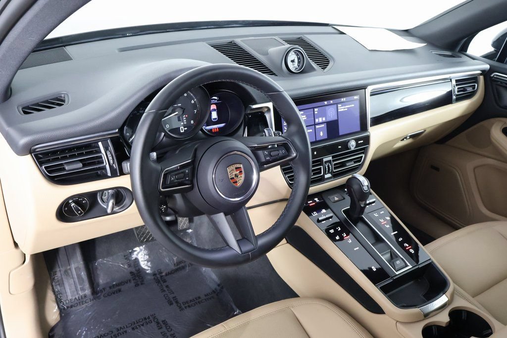Used 2024 Porsche Macan AWD/4WD image 7