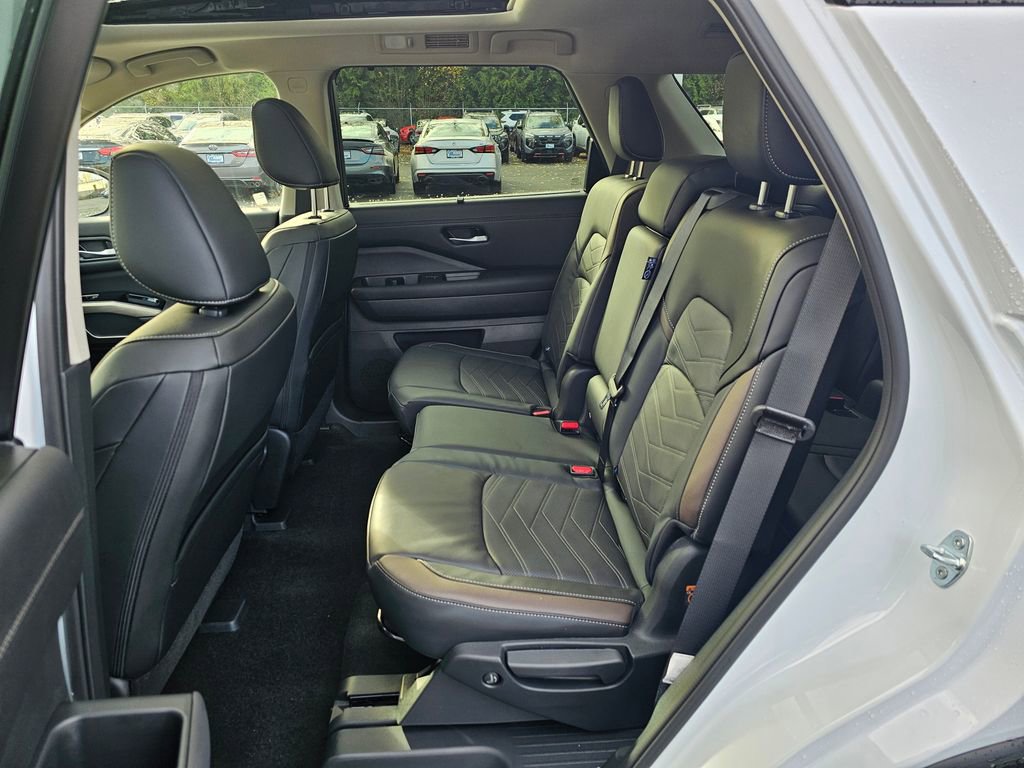 New 2025 Nissan Pathfinder Platinum w/ Cargo Package image 24