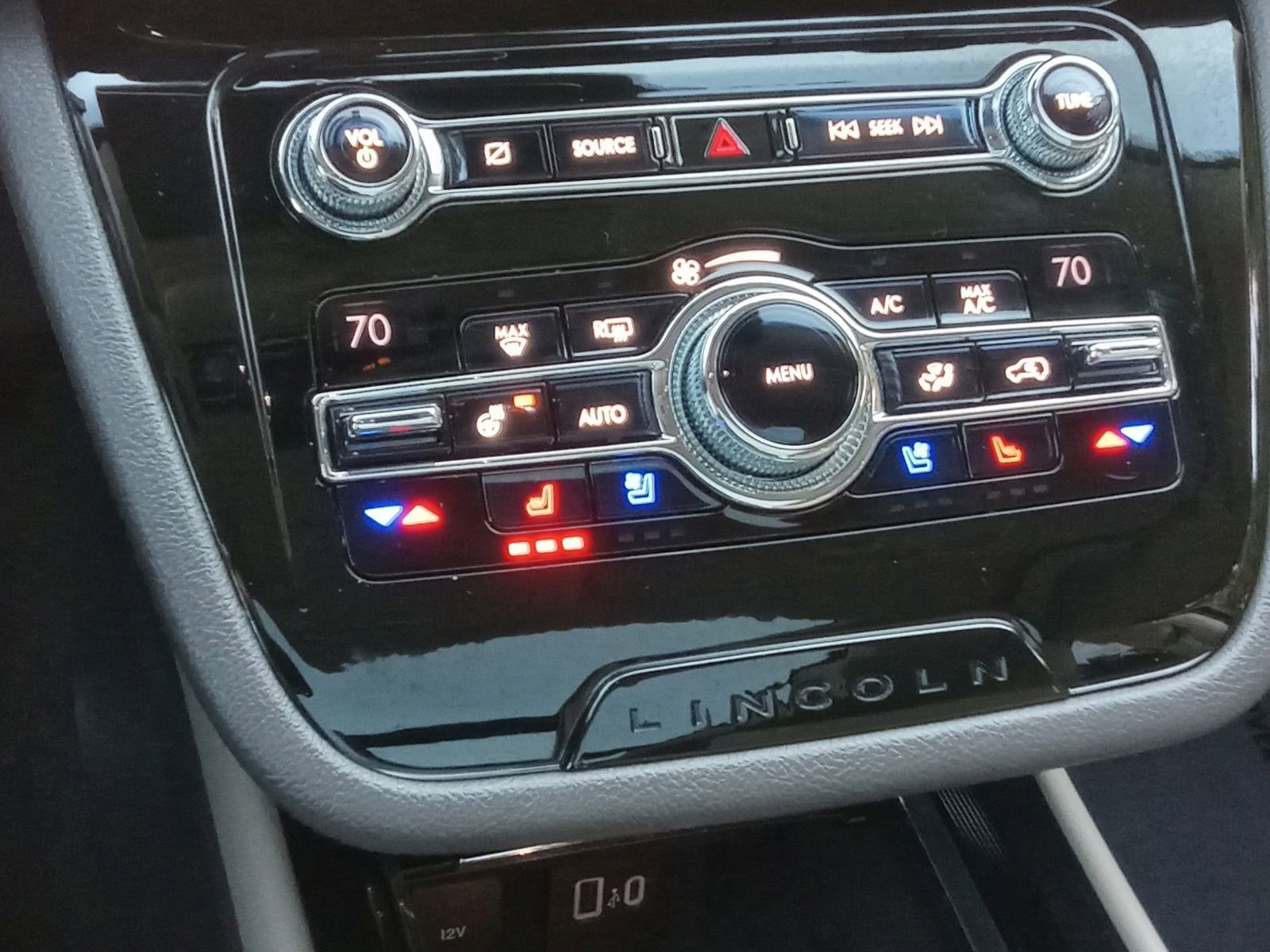 Used 2020 Lincoln Corsair Standard w/ Premium Package image 18